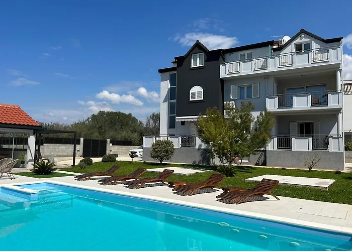 アパート Angelo ビビニェ