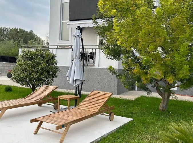 アパート Angelo ビビニェ