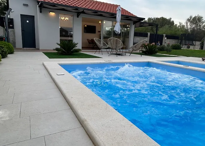 Angelo アパート ビビニェ