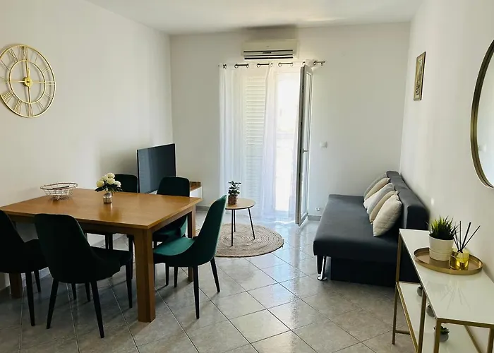 アパート Angelo ビビニェ