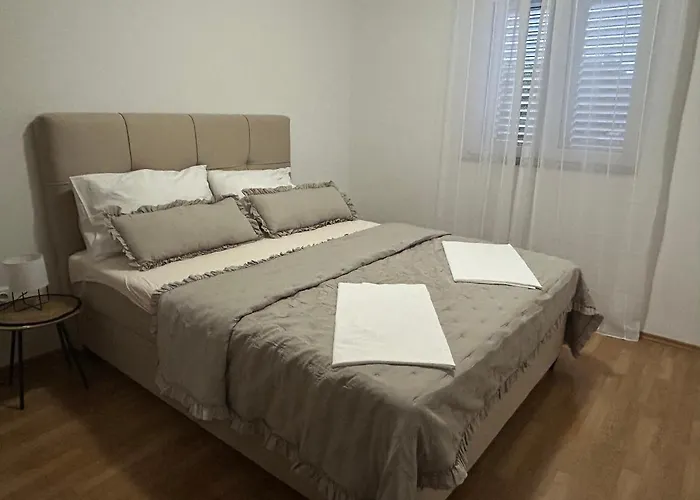 アパート Angelo ビビニェ